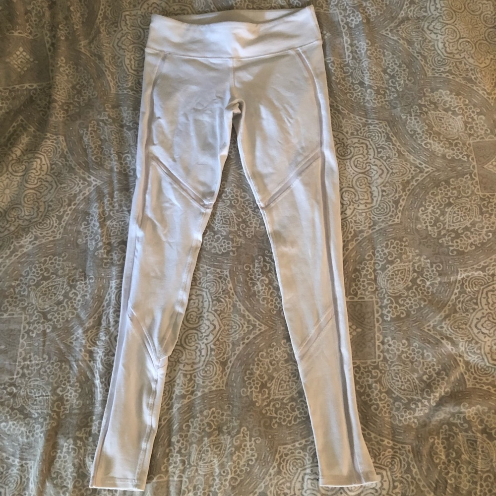 White Alo Yoga Leggings ☺️♥️